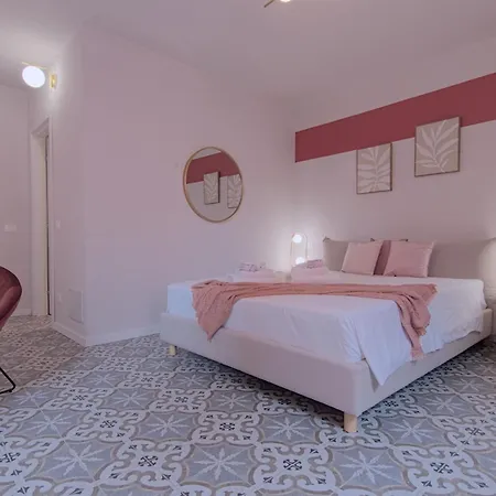 Larionest Modern In The Center 5 Min From The Station 3* مانديلو ديل لاريو
