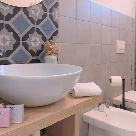 Larionest Modern In The Center 5 Min From The Station 3* مانديلو ديل لاريو